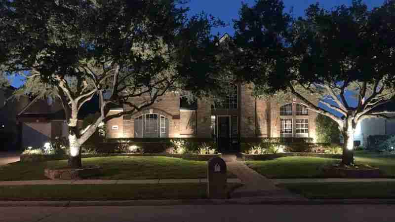 landscape lighting installers in the houston area